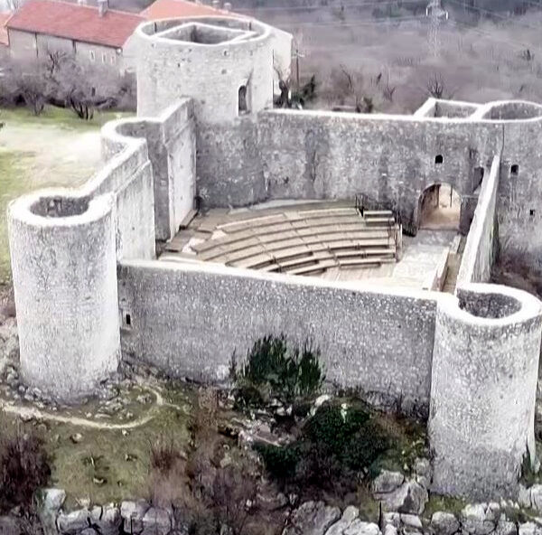Pogled na drevnu gradinu u Driveniku