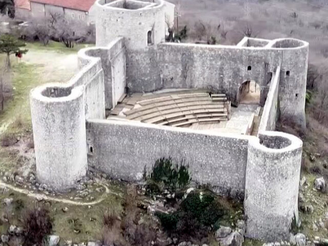 Pogled na drevnu gradinu u Driveniku